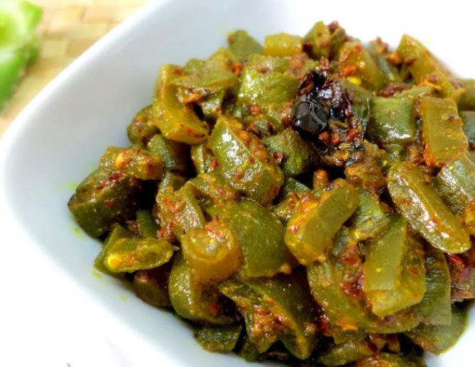 قیمے پیاز ٹماٹر باریک کاٹ