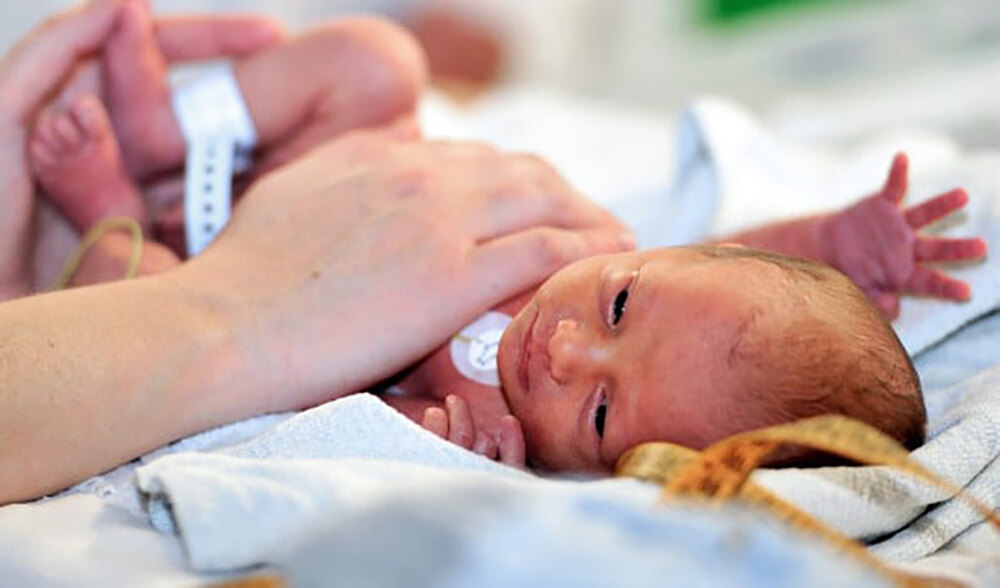 پاکستان میں شرح پیدائش 6 بچوں سے کم ہوکر 3.6 رہ گئی- شفا نیوز