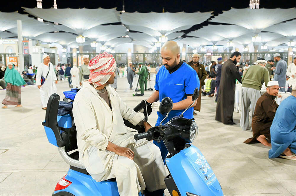 مسجد نبوی میں ہنگامی طبی امداد کے لیے سکوٹر سروس متعارف- شفا نیوز