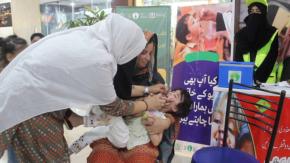 پولیو سے بچاؤ کے لیے 145 خصوصی عید ویکسینیشن سٹالز قائم- شفا نیوز