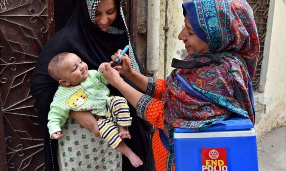 پولیو کے قطرے پئیں، مفت جھولے اور اونٹ کی سواری پائیں