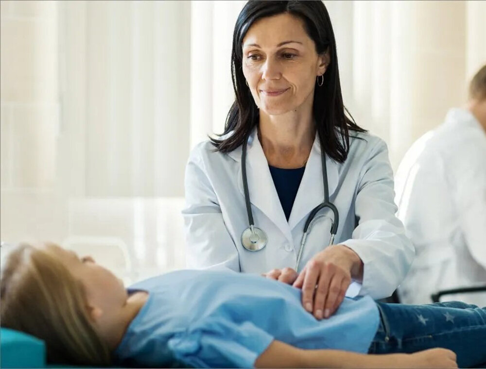 خواتین ماہرین امراضِ معدہ کی شدید کمی، مریض خواتین مشکلات کا شکار- شفا نیوز