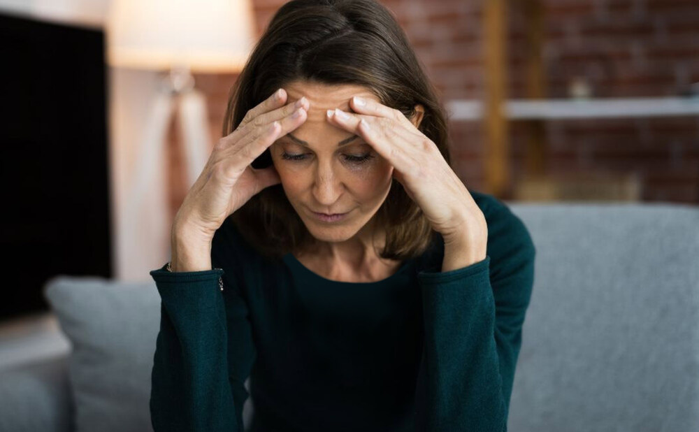 ادھیڑ عمر خواتین میں غصہ بڑھتا ہے، اظہار گھٹتا ہے: تحقیق