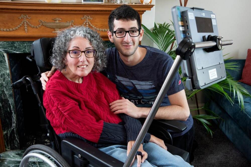 مصنوعی ذہانت نے برطانوی خاتون کو 25 سال بعد آواز لوٹا دی