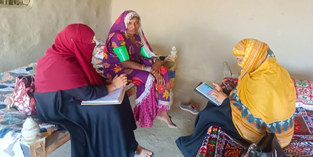Lady Health Worker assisting women in interior Sindh, Pakistan