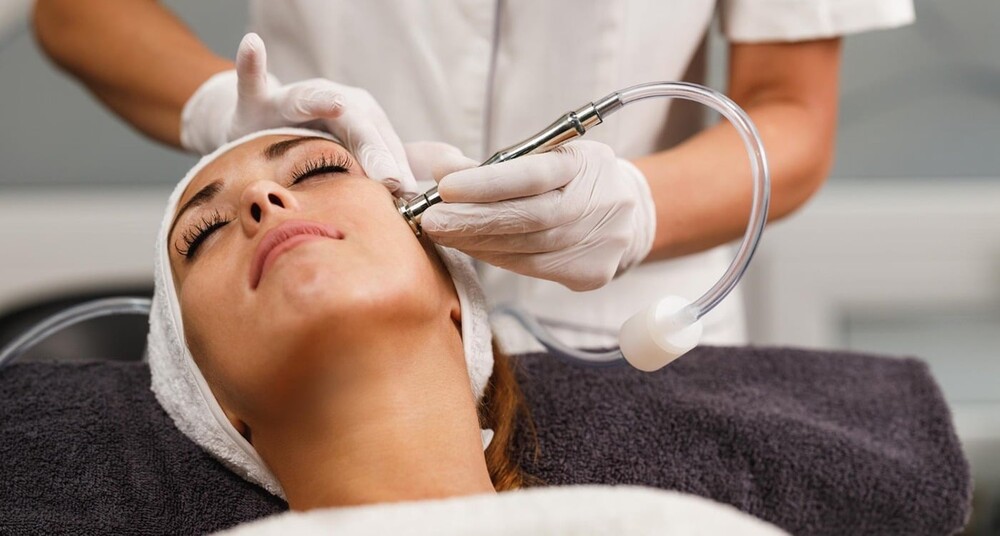 ڈرمابریشن: ہموار جلد اور جھریوں سے نجات