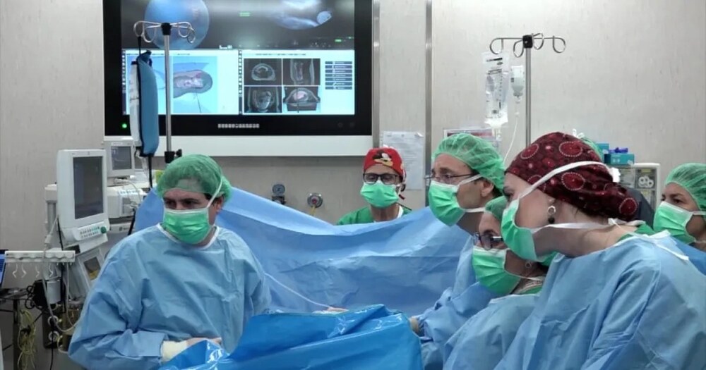 ماں کے پیٹ میں بچے کی سرجری