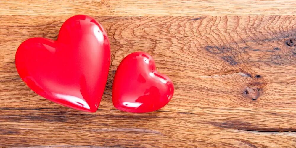 Comparison of a normal heart and an enlarged heart shown side by side, highlighting the increased size of the enlarged heart.