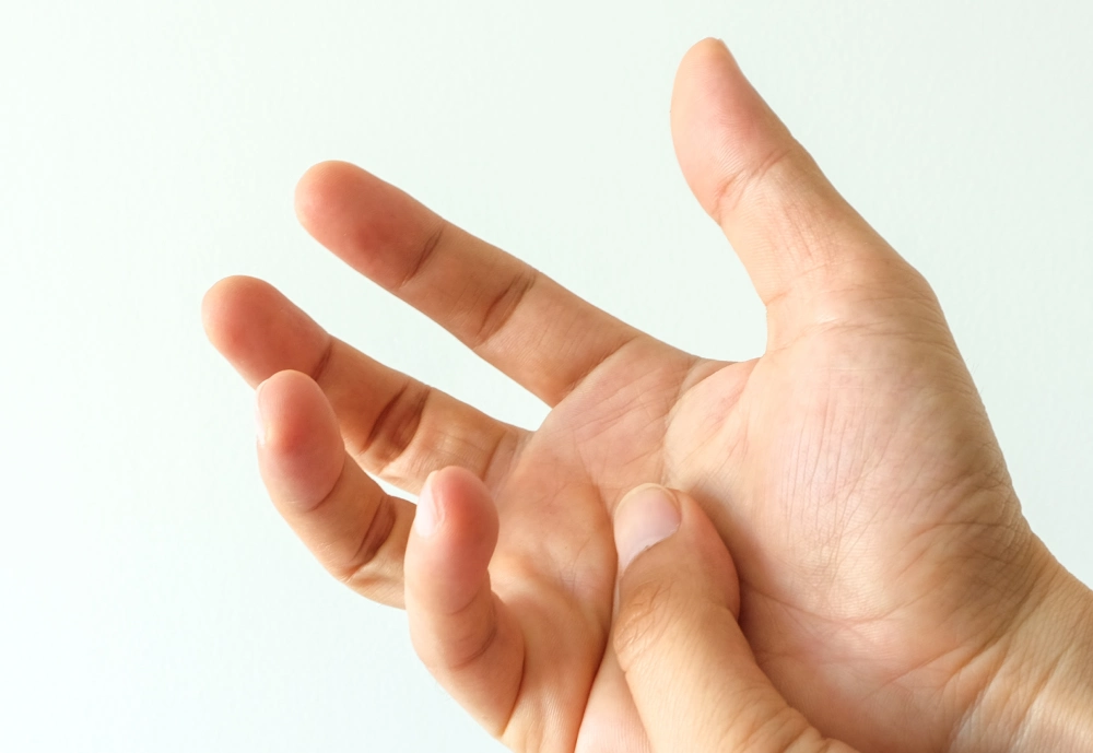 Trigger finger showing bent or locked finger, tendon inflammation, finger pain, stiffness, clicking sensation, diagnosis, treatment, and hand mobility