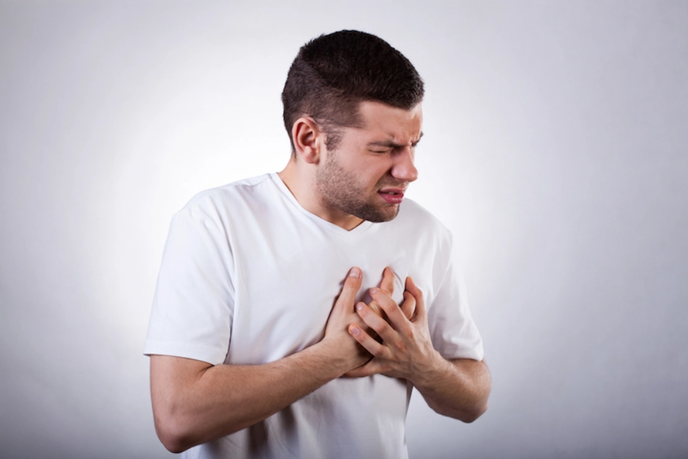 Heart failure symptoms, weakened heart, diagnosis, treatment, and cardiovascular health illustration