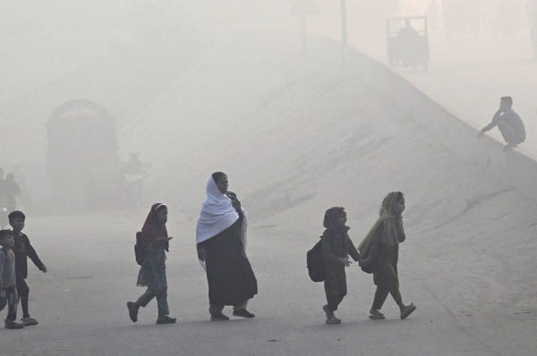 لاہور میں فضائی آلودگی خطرناک سطح پر، شہریوں کو احتیاط کی ہدایت