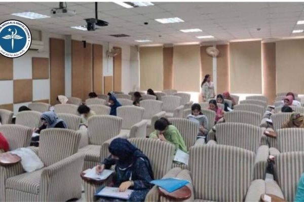 بیرون ملک سے میڈیکل ڈگری لینے والوں کا رجسٹریشن امتحان ملتوی